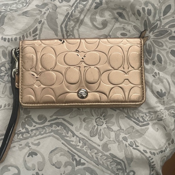 Coach Signature Gold Embossed C Patent Leather Wallet Wristlet - Picture 1 of 7